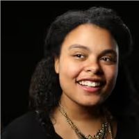 jaycee-holmes-headshot.jpg